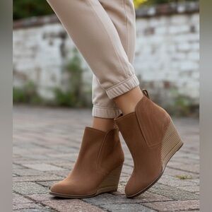 Lucky Brand Chestnut Suede Ankle Boots